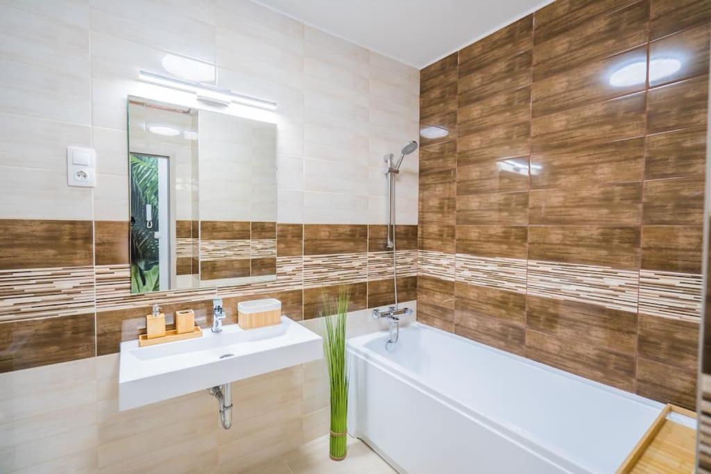 שיופוק Jungle Apartment מראה חיצוני תמונה